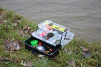 v zlo�enom stave je kufr�k prepracovan� a pevn� a na prevoz ve�mi praktick�